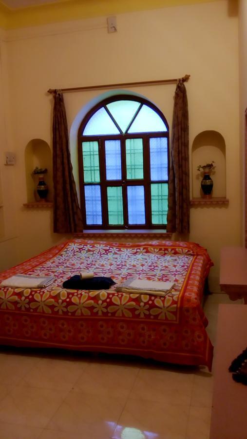 בונדי Shivam Tourist Guest House מראה חיצוני תמונה